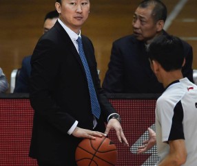 YIHAO-广东宏远训练开放日，关键时刻官宣签约引欢呼，意大利杯在即，控场能力受关注(广东宏远热身赛)