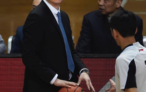 YIHAO-广东宏远训练开放日，关键时刻官宣签约引欢呼，意大利杯在即，控场能力受关注(广东宏远热身赛)