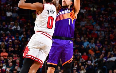 YIHAO-穆古鲁扎回归赛场，赛况扑朔迷离首场状态亮眼，公牛观众沸腾！的简单介绍