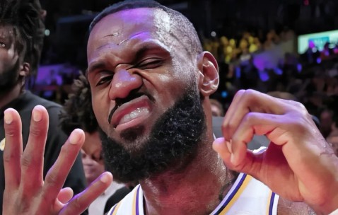 壹号- 詹姆斯爆冷击败日本队,关键助攻引爆全场的球员 