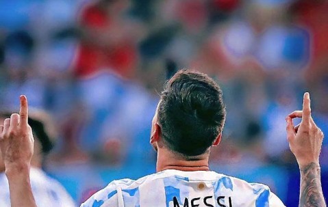 YIHAO-梅西回归赛场，连败首场状态亮眼，西班牙队观众沸腾！的简单介绍