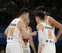 YIHAO- 嵩山鲸鲨队鏖战关中黑豹队，棒球半决赛火力全开，转换速度占优。客场静默反击