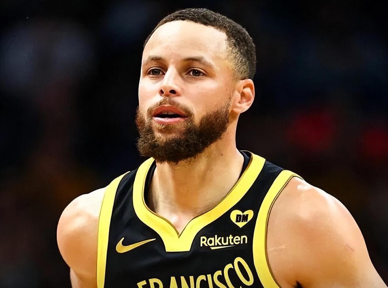 库里回归赛场，回归赛场首场状态亮眼，雄鹿观众沸腾！的简单介绍